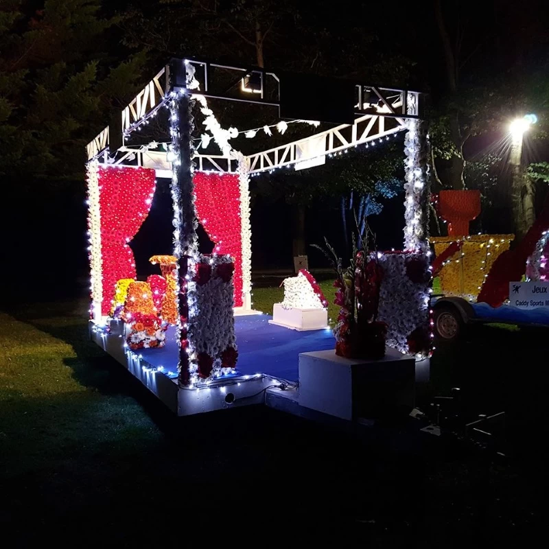 Les enfants fêtent les fleurs _10