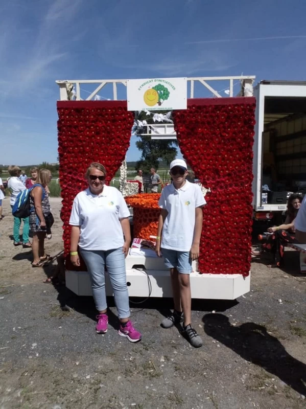 Les enfants fêtent les fleurs _5