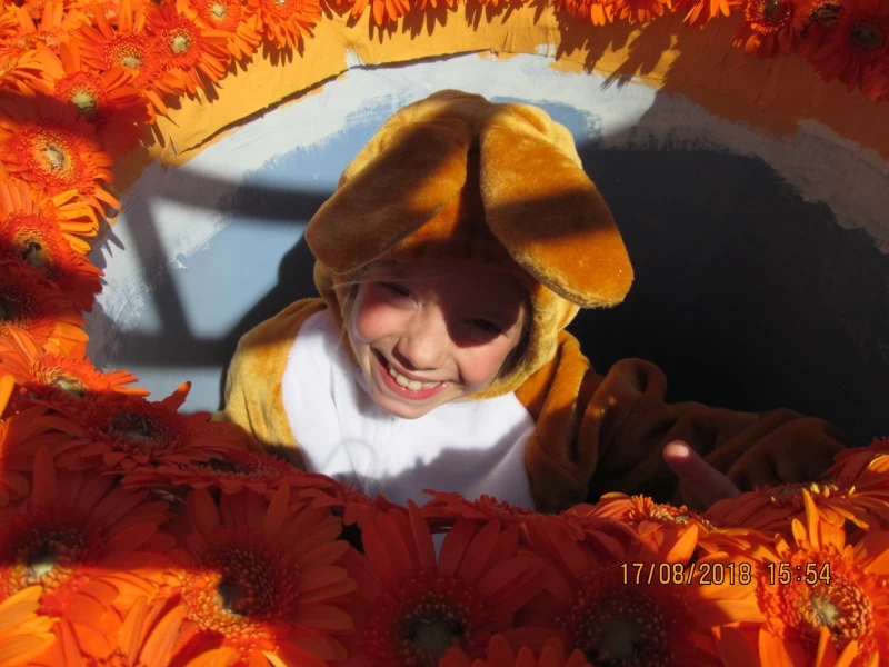 Les enfants fêtent les fleurs _6