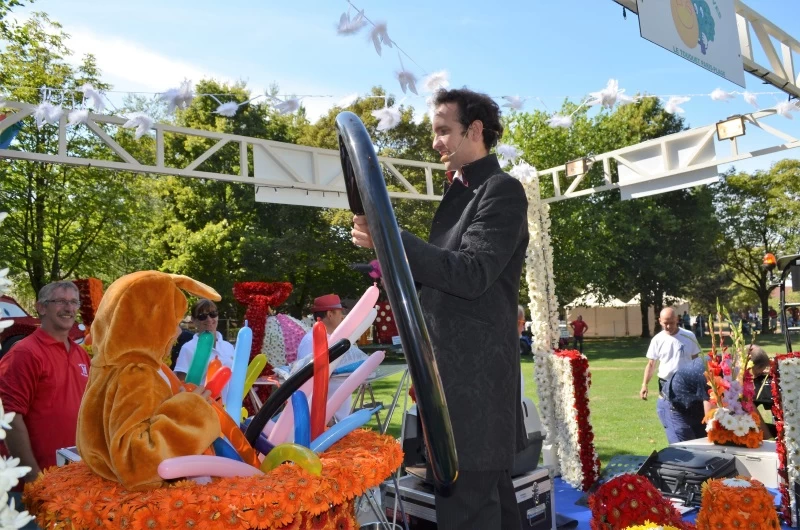 Les enfants fêtent les fleurs _8